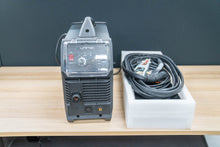 Load image into Gallery viewer, LOT A368 - RAZOR CUT 40 AIR PLASMA CUTTER
